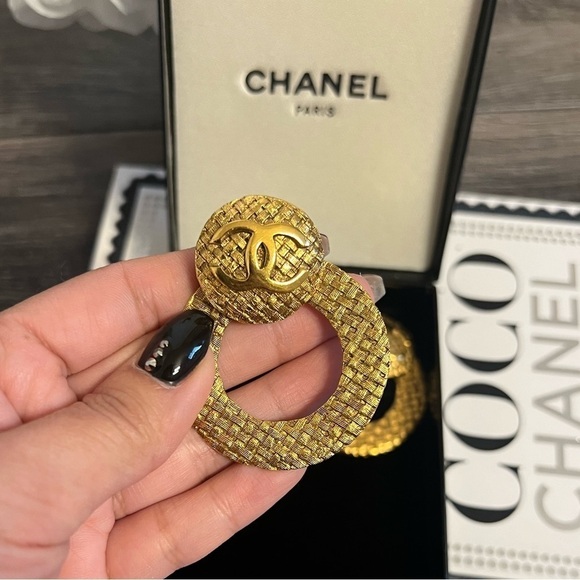 CHANEL Vintage Gold CC Logo Textured Hoop Clip On Earrings - Picture 2 of 10